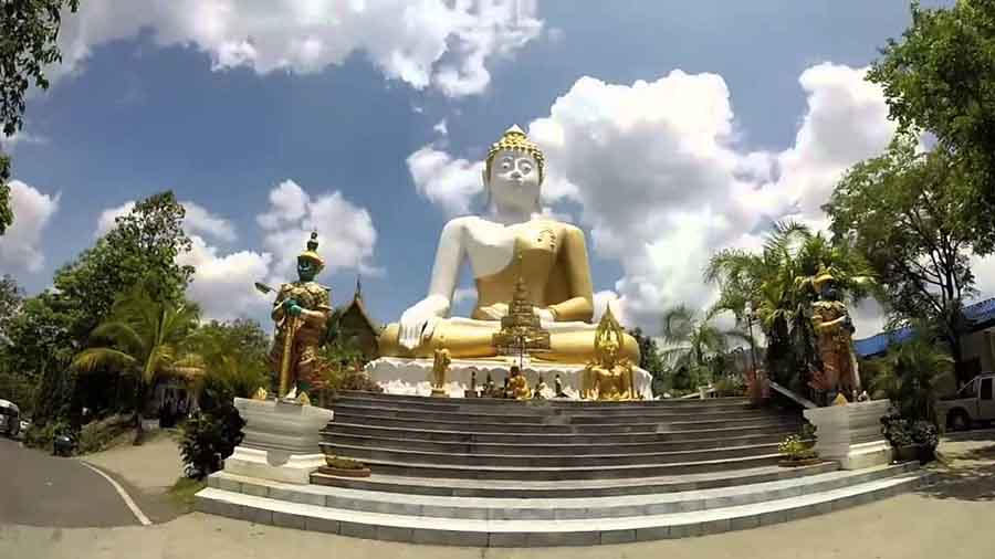 Tượng Phật lớn nhất Thái Lan ở Chùa Núi Vàng