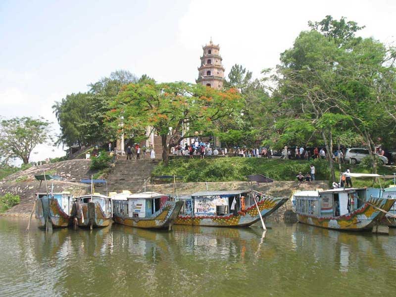 bến thuyền chùa Thiên Mụ