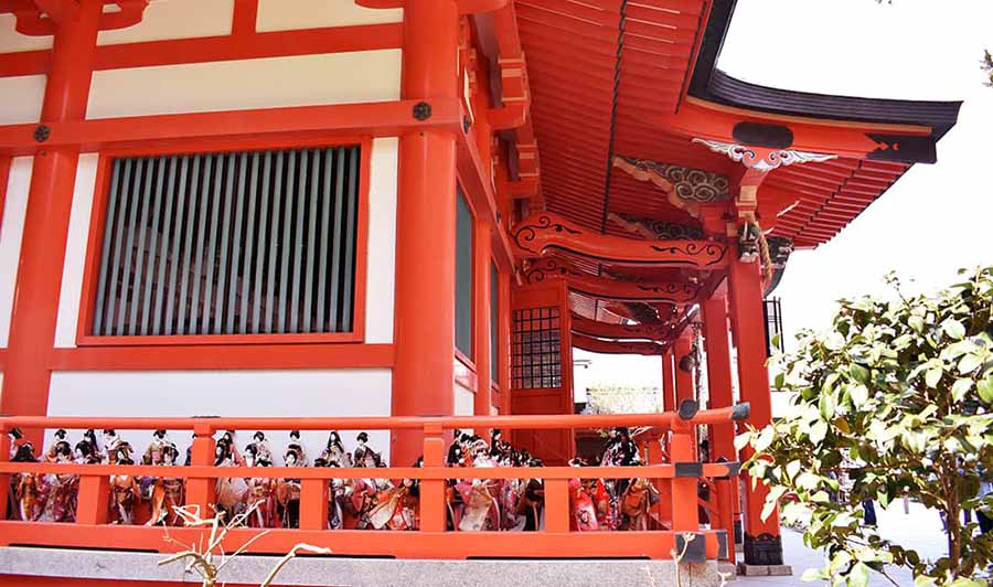 Đền Awashima còn được biết đến là nơi khai sinh ra Lễ hội búp bê Nhật Bản (Hinamatsuri)