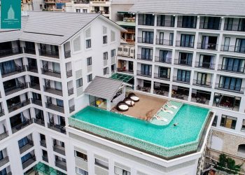 bể bơi vô cực view Fansipan ở Bamboo Sapa Hotel