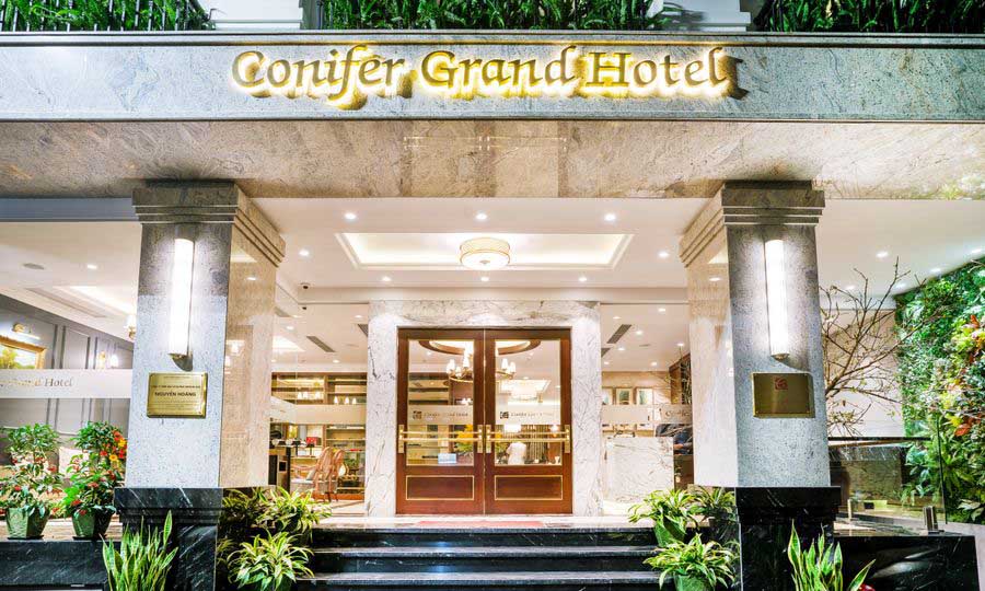 Khách sạn Conifer Grand