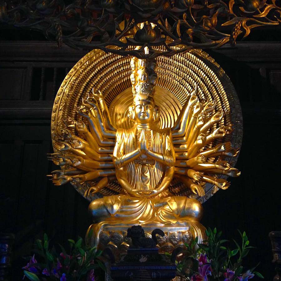 Bức tượng Phật Quan Âm nghìn tay trong chùa bái đính ninh bình 