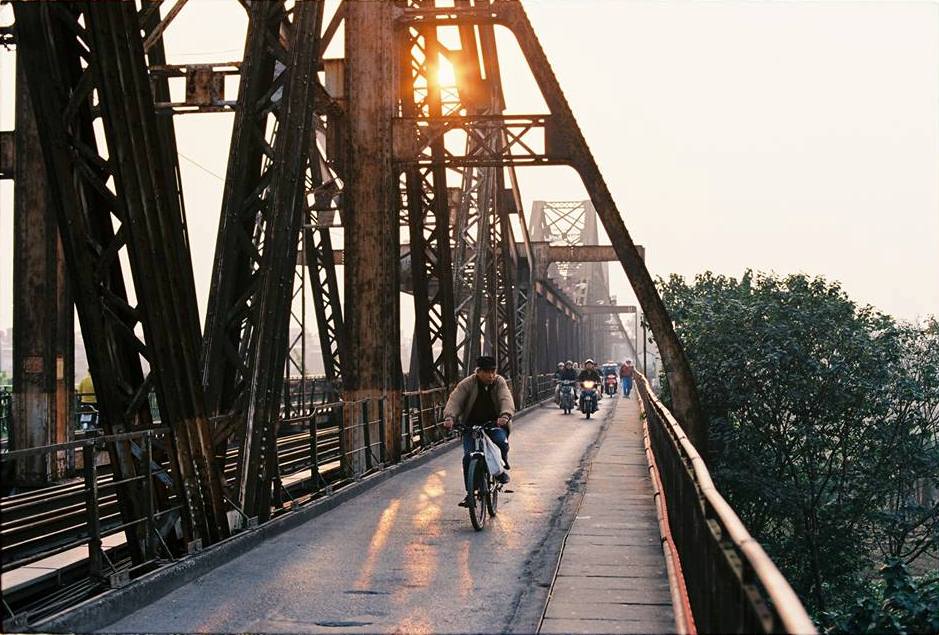 Take a walk on Long Bien Bridge