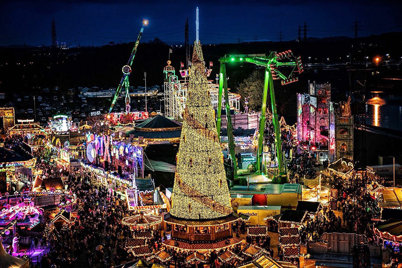 the largest mobile Christmas tree in the world at The Cranger Weihnachtszauber