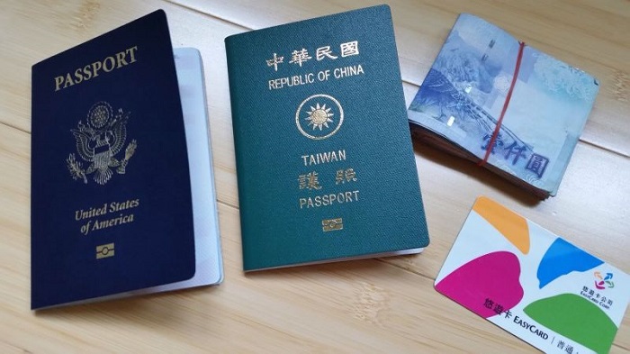 Lệ phí xin visa du lịch Đài Loan sẽ đóng bằng tiền USD nên hãy đổi tiền nha!