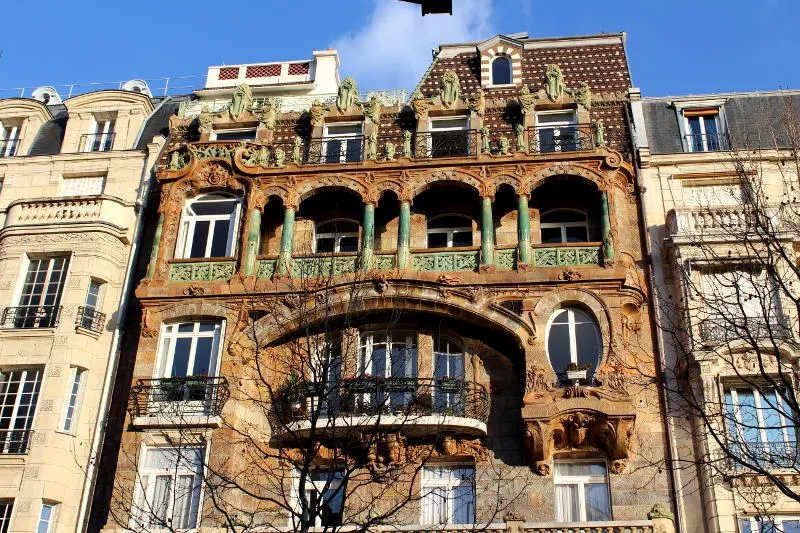 Lavirotte Building - tòa nhà theo phong cách Art Nouveau mà bạn được chiêm ngưỡng trên tuyến bus 63 ở Paris, Pháp
