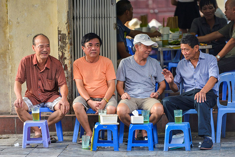 Sidewalk beer - an interesting aspect of Hanoians