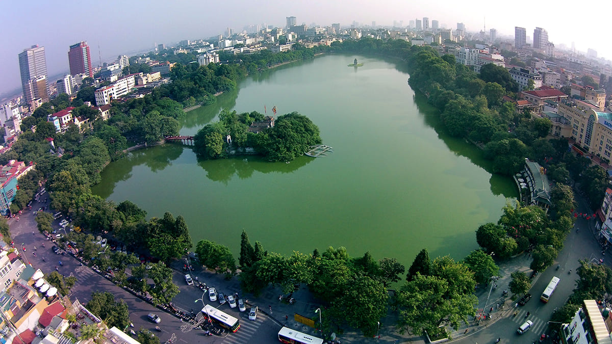 Hoan Kiem Lake overview.