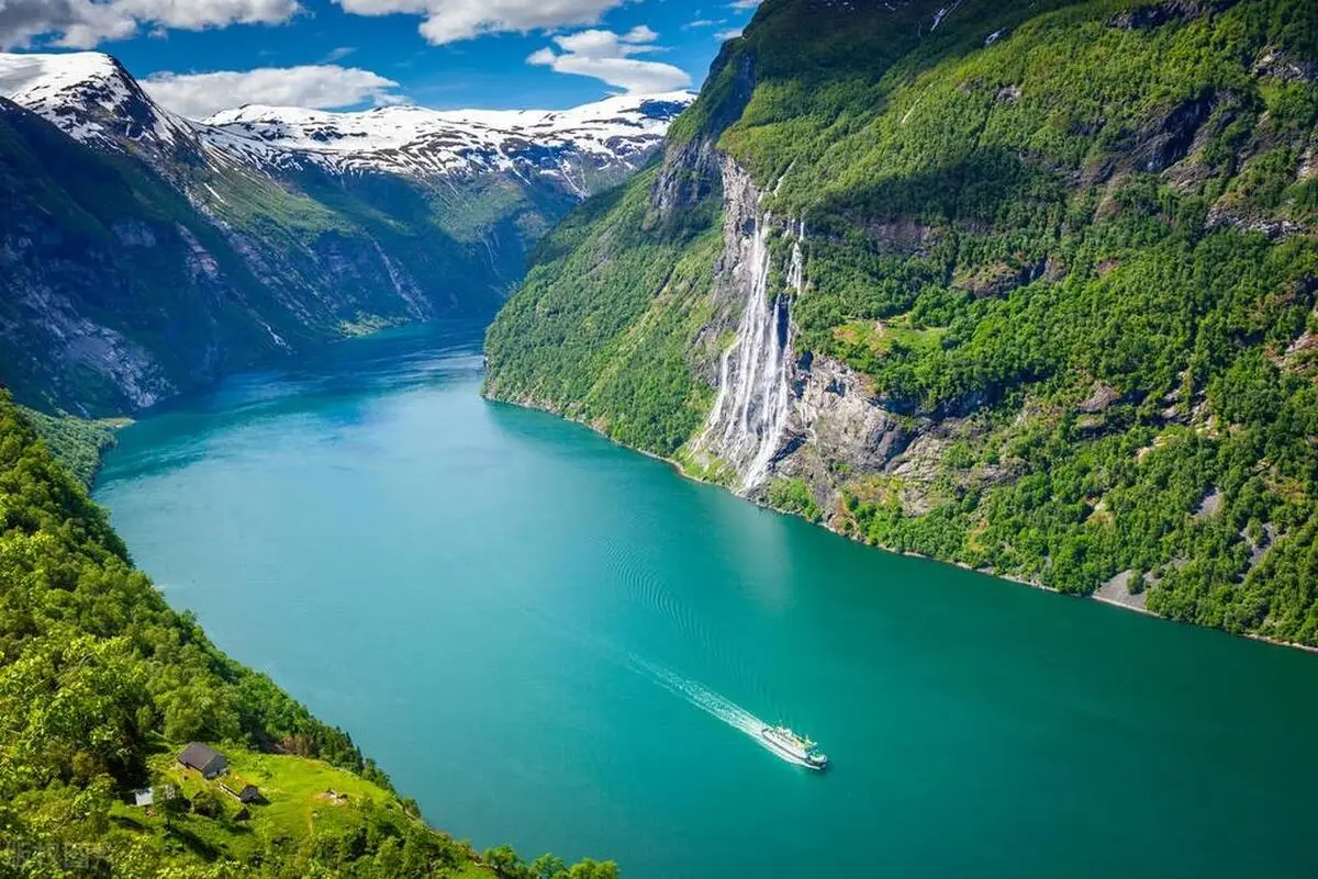 Toàn cảnh Geirangerfjord - vịnh hẹp nổi tiếng nhất Na Uy.
