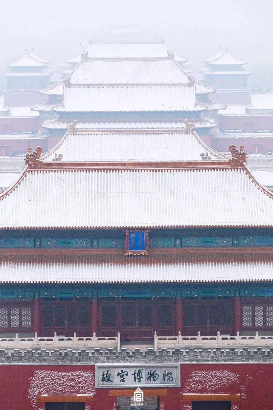 As soon as it snows, the Forbidden City transforms back into the Forbidden City of 600 years ago...