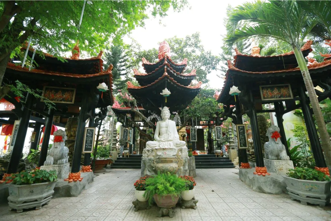 Pháp Viện Thánh Sơn of Nha Trang