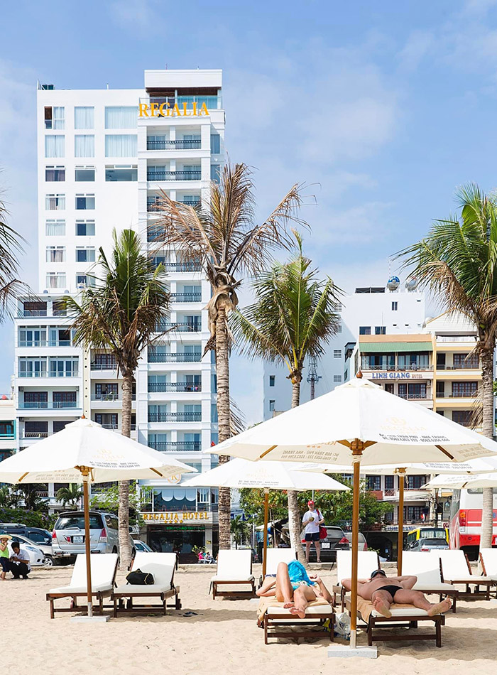 Regalia Hotel Nha Trang is located next to the most beautiful Nha Trang Beach.